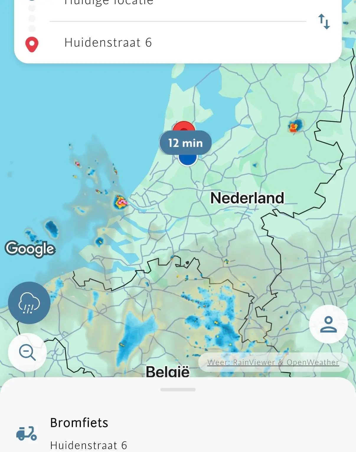 ScooterNav 1.8 toont een regenwaarschuwing voor de bromfietsroute op het telefoonscherm
